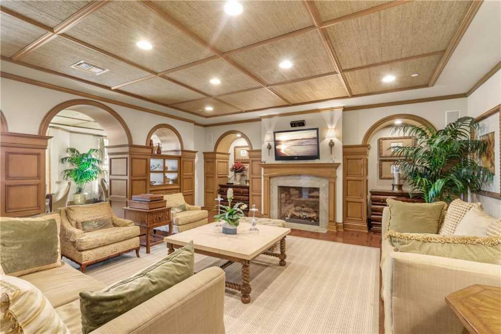 Sand Pearl 1406, 2 Bedrooms, Diamond Rated, Pool, Gym, Sleeps 6 克利尔沃特 外观 照片